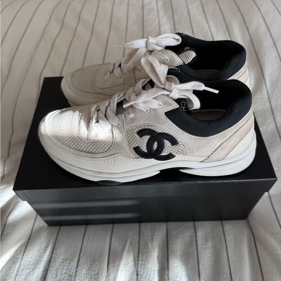 CHANEL Ivory and Ebony Athletic Shoes SZ 40 full set - Picture 3 of 11
